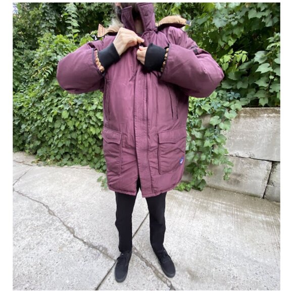 Vintage 90s oversized Snow Goose Canada Goose Down Winter Coat in Burgundy Fur - Picture 4 of 16